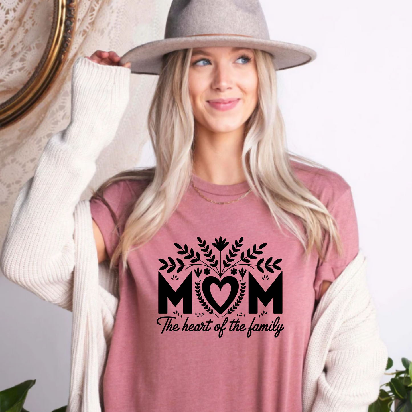 T-Shirt 'Mom, the heart of the family' Unisex Jersey Short Sleeve Tee