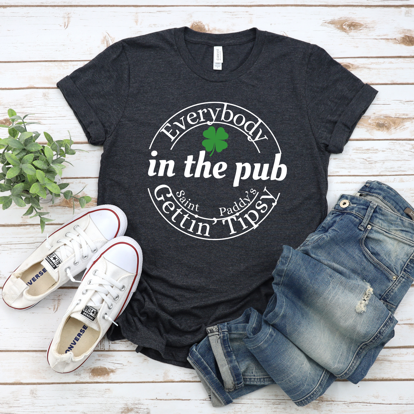 Everybody in the pub getting tipsy tee