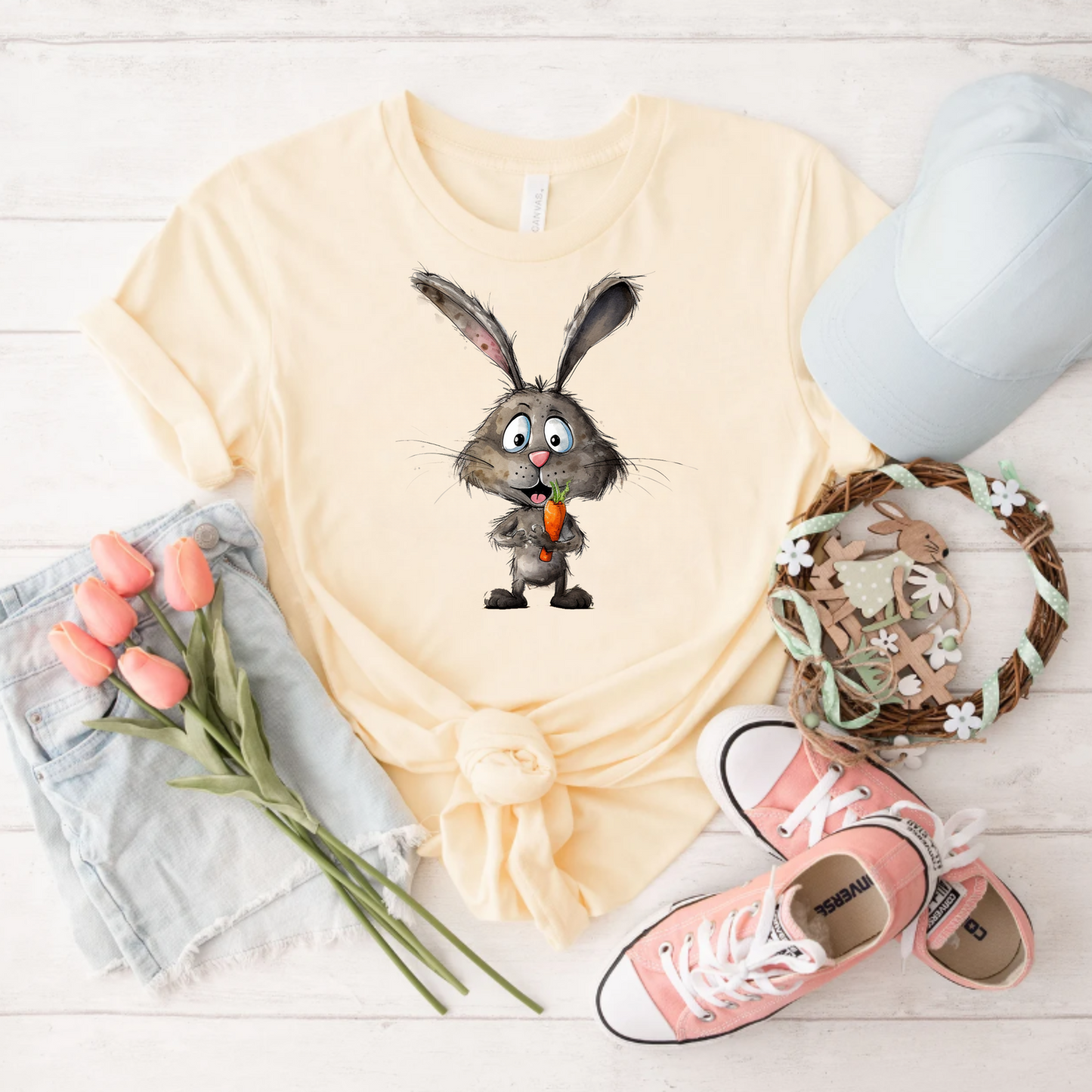 Easter Bunny holding a carrotp png