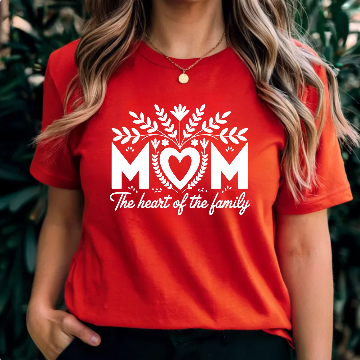 T-Shirt 'Mom, the heart of the family' Unisex Jersey Short Sleeve Tee