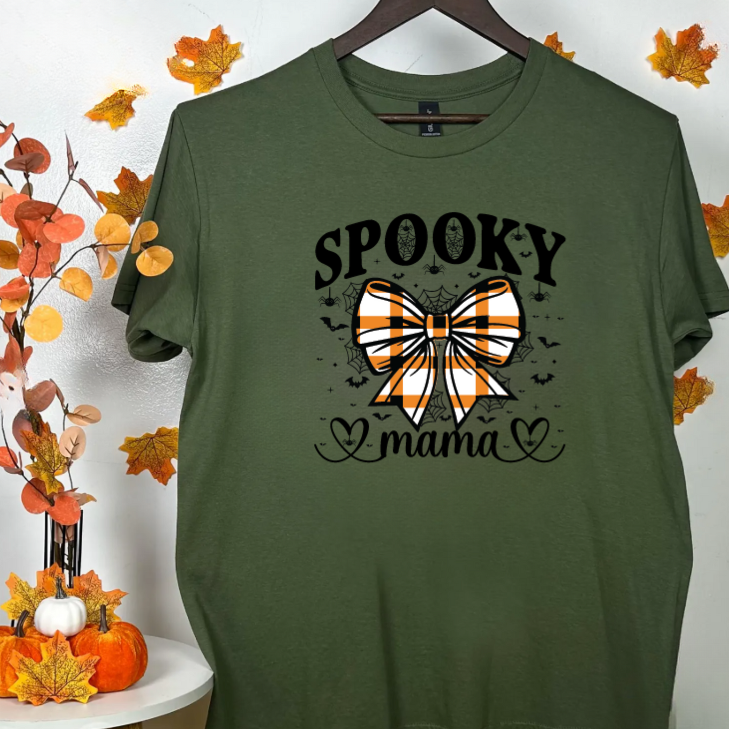 T-Shirt - Spooky Mama Halloween Shirt